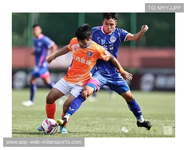 石家庄功夫新前锋禁区内抢位，第一下触球就有威胁